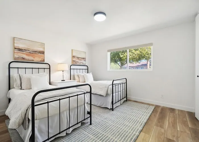 Renovated With Pool 3 Miles From Old Town Holiday home *