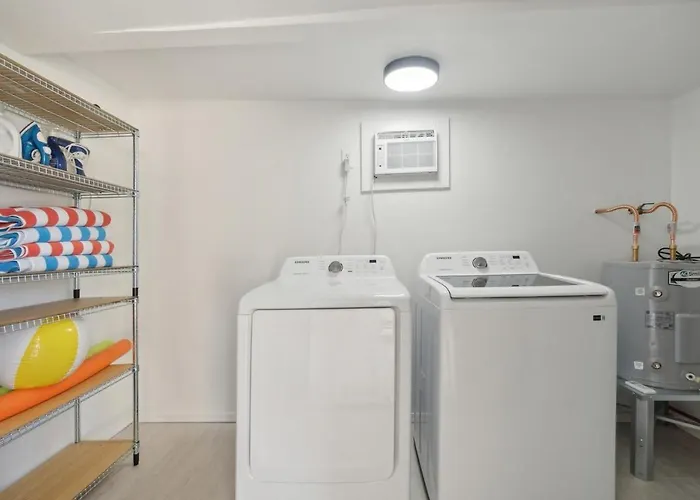 Renovated With Pool 3 Miles From Old Town Holiday home *
