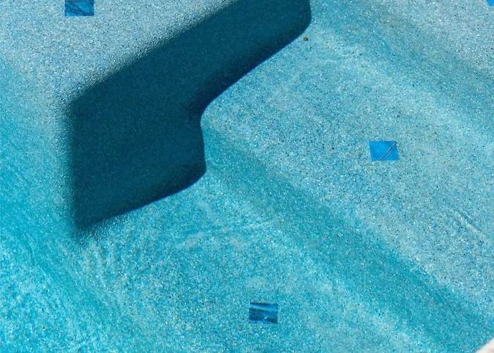 Renovated With Pool 3 Miles From Old Town