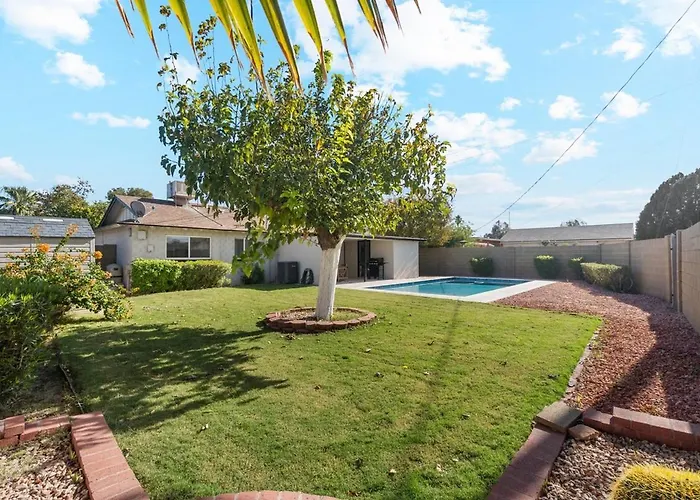 Renovated With Pool 3 Miles From Old Town Holiday home