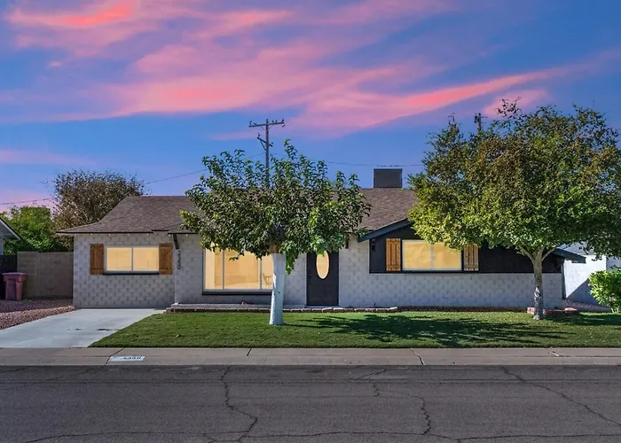 Holiday home Renovated With Pool 3 Miles From Old Town Scottsdale